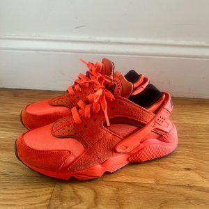 Nike W Air Huarache sneakers in rush orange